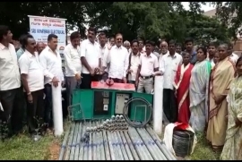 ಗಂಗಾಕಲ್ಯಾಣ ಫಲಾನುಭವಿಗಳಿಗೆ ಶಾಸಕ ನಾರಾಯಣಗೌಡ ಕೊಳವೆಬಾವಿ ಸಾಮಗ್ರಿಗಳನ್ನು ವಿತರಣೆ ಮಾಡಿದರು.