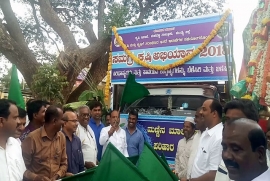 ಮಳವಳ್ಳಿ ತಾಲ್ಲೂಕಿನ ಸಂಚಾರಿ ಮಾಹಿತಿ ಕೃಷಿರಥಕ್ಕೆ ಶಾಸಕ ಡಾ.ಕೆ ಅನ್ನದಾನಿ ಚಾಲನೆ ನೀಡಿದರು.