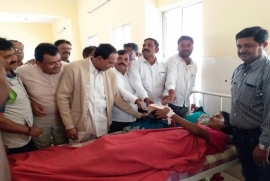 ಸಿದ್ದರಾಮಯ್ಯ ಹುಟ್ಟು ಹಬ್ಬದ ಅಂಗವಾಗಿ ಕೆ.ಆರ್.ಪೇಟೆ ಕಾಂಗ್ರೆಸ್ ಕಾರ್ಯಕರ್ತರ ವತಿಯಿಂದ ಸರ್ಕಾರಿ ಆಸ್ಪತ್ರೆಯ ರೋಗಿಗಳಿಗೆ ಹಣ್ಣ ಹಂಪಲು ವಿತರಣೆ.